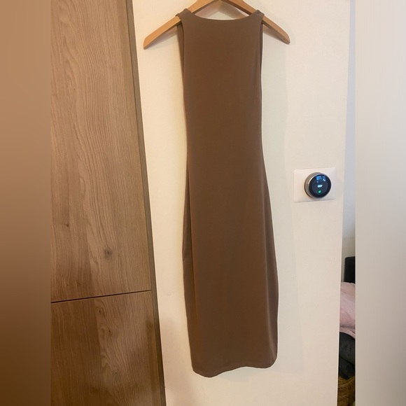 NEW ARITZIA CONTOUR DRESS - Picture 3 of 7